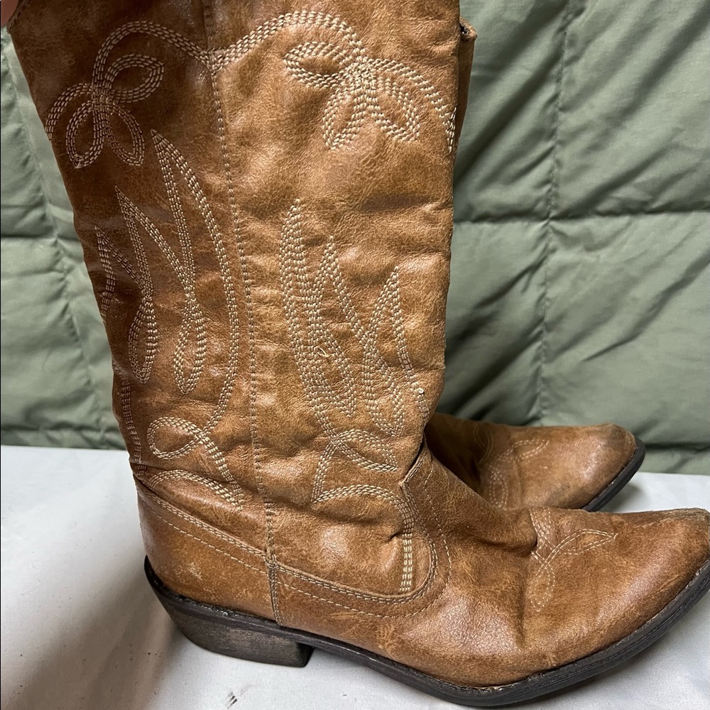 Women’s Coconuts cowboy boots size 8M